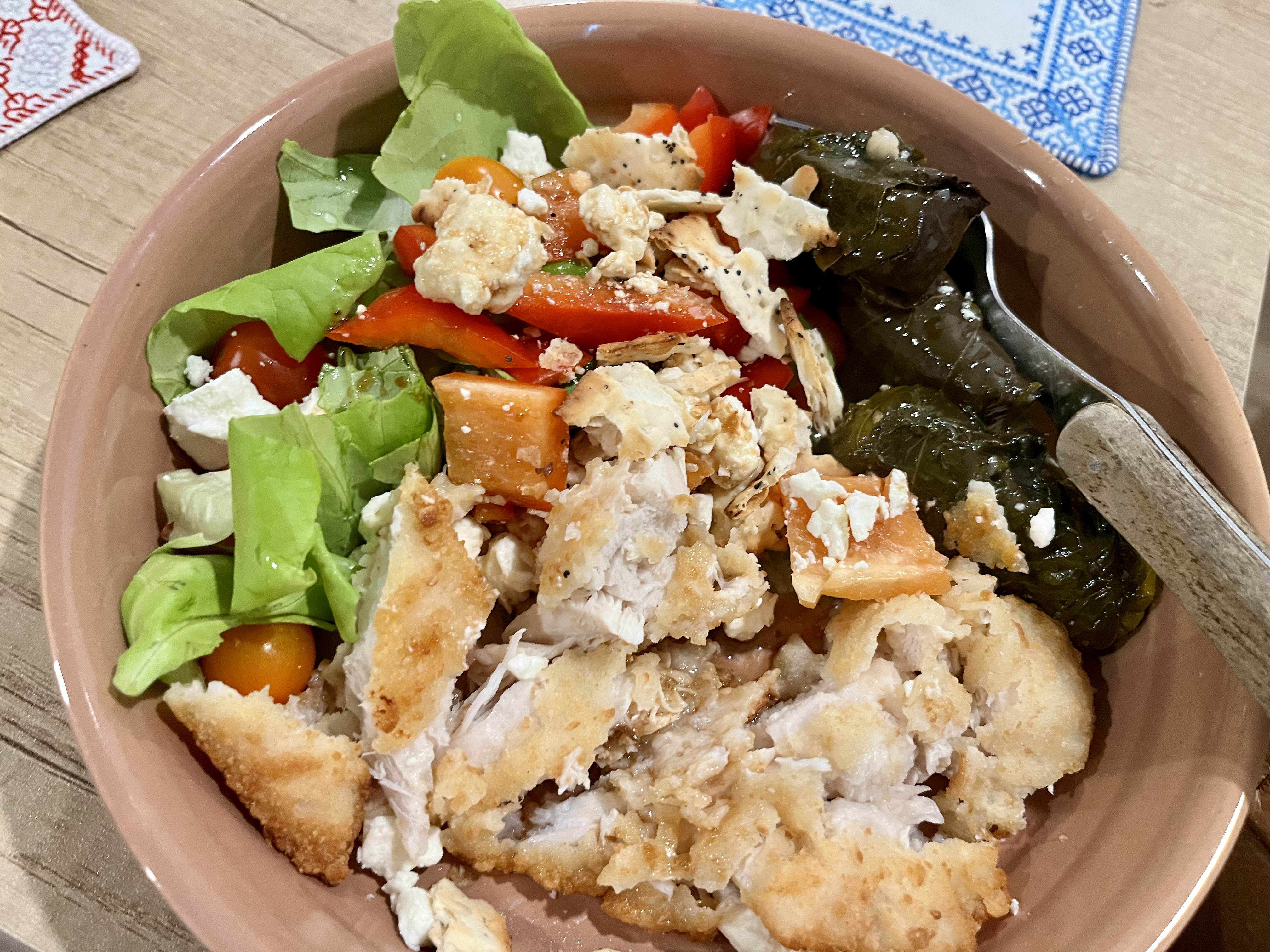 Balsamic salad with chicken and dolma